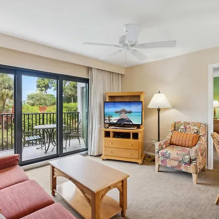 Deluxe Condo With Resort Views
